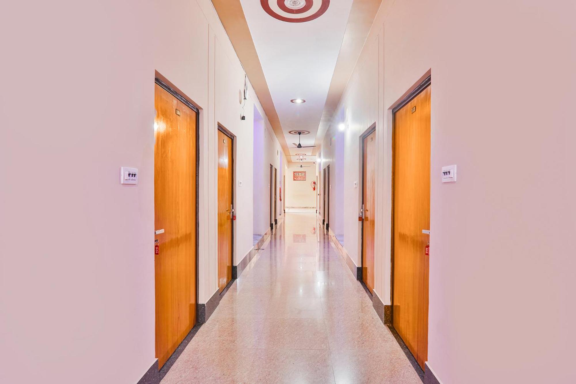 Fabhotel Shree Venkatesh Nileyam Ayodhya 외부 사진